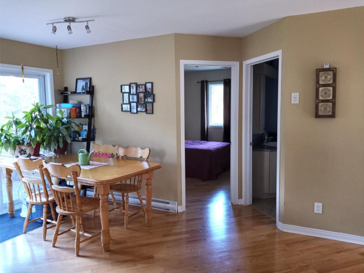 Guests Room For Rent / Chambre Prive Dans Maison Partager Maria Exterior photo